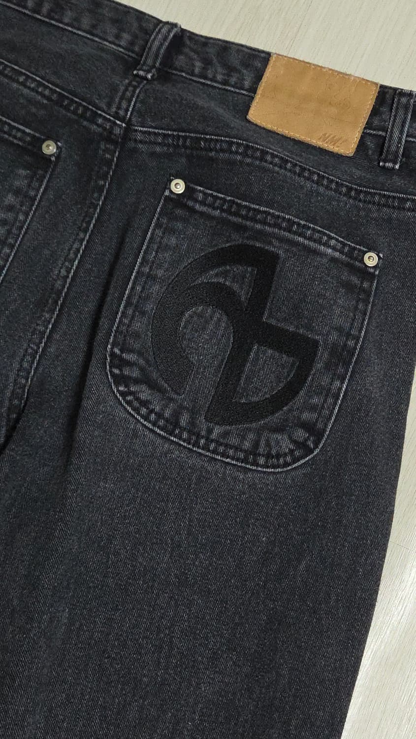 (착샷) 노매뉴얼 심볼 패치드 데님 팬츠 상품이미지4