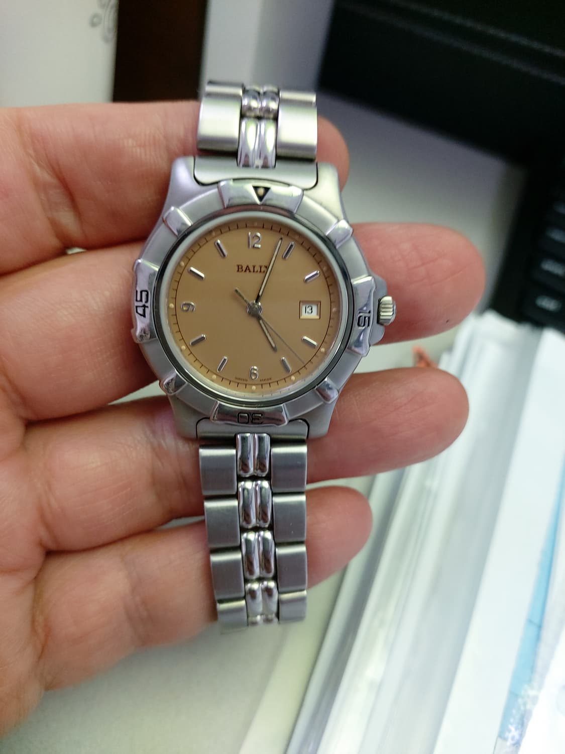 실버 메탈 소재의 발리 명품 시계 상품이미지1