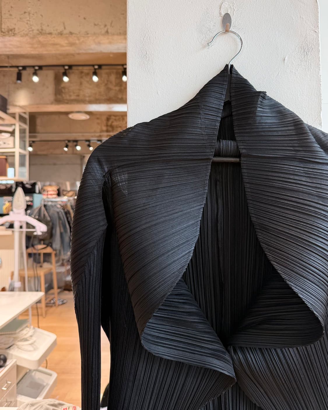 플리츠플리즈 블랙 링컬 크롭 자켓 상품이미지4