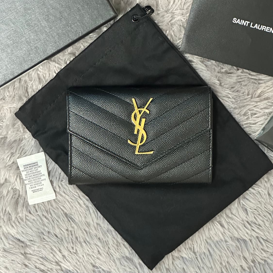 [풀구성] 입생로랑 마틀라세 엔벨로프 중지갑 블랙 상품이미지1