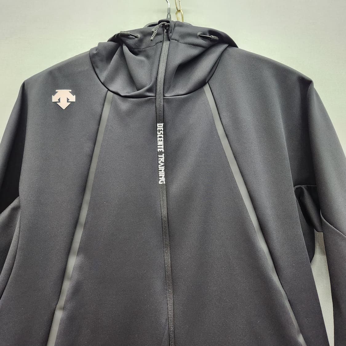 데상트 로고 기능성 후드 바람막이 S(L) 상품이미지2