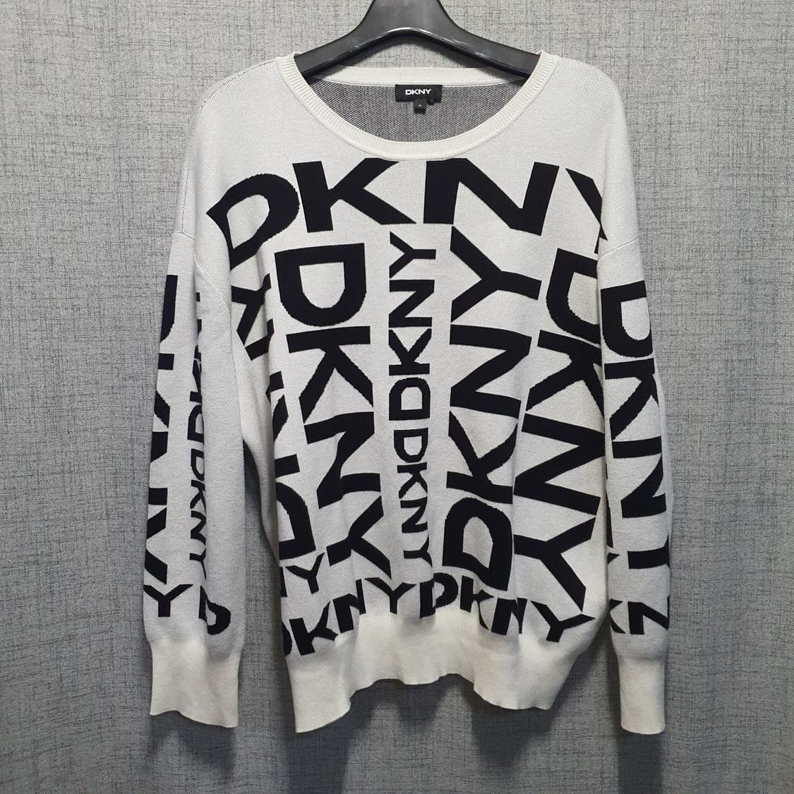 DKNY 남성 로고 레이온 라운드 니트  상품이미지1
