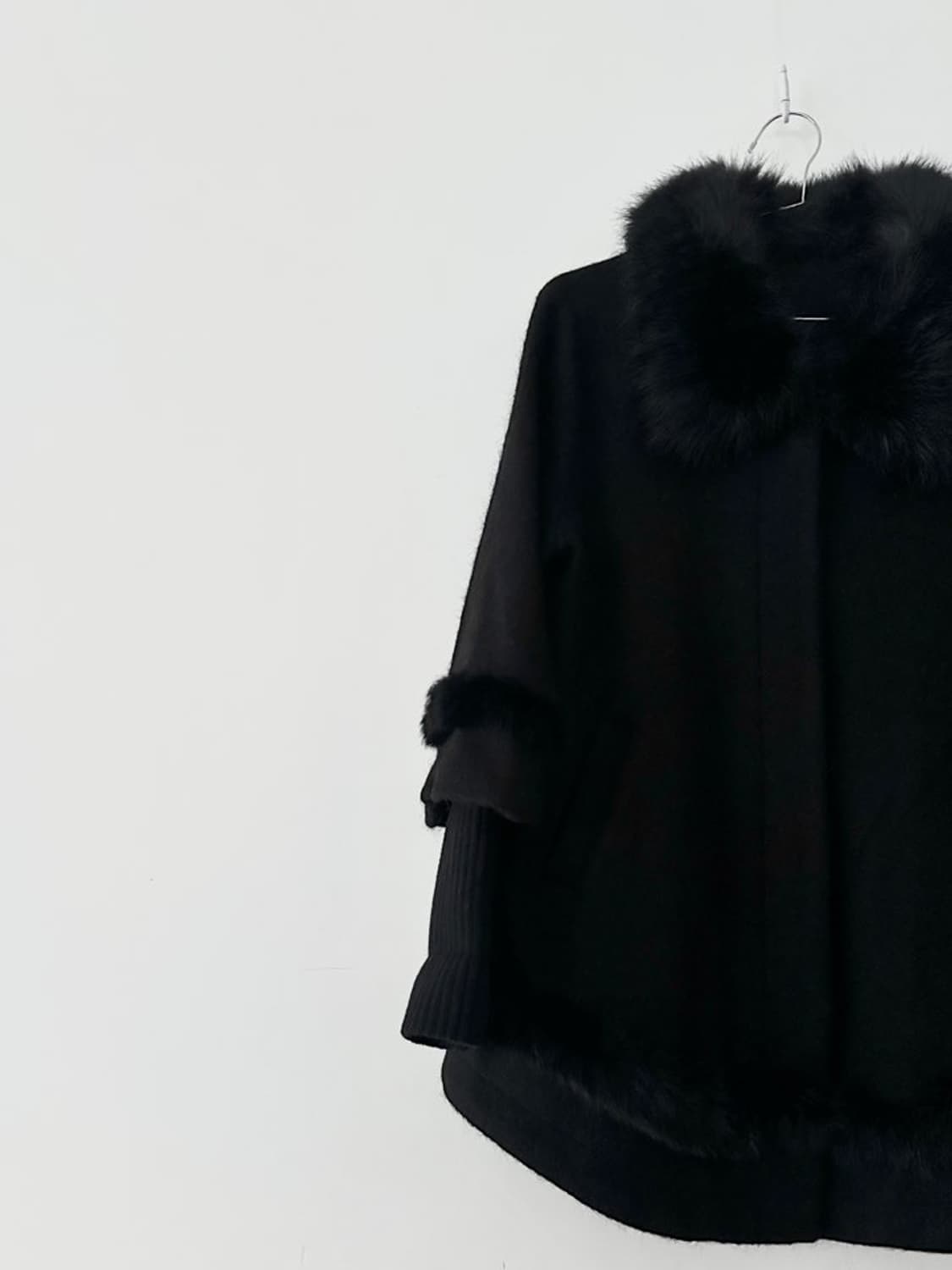 Cape fur detail rib coat / black 상품이미지4