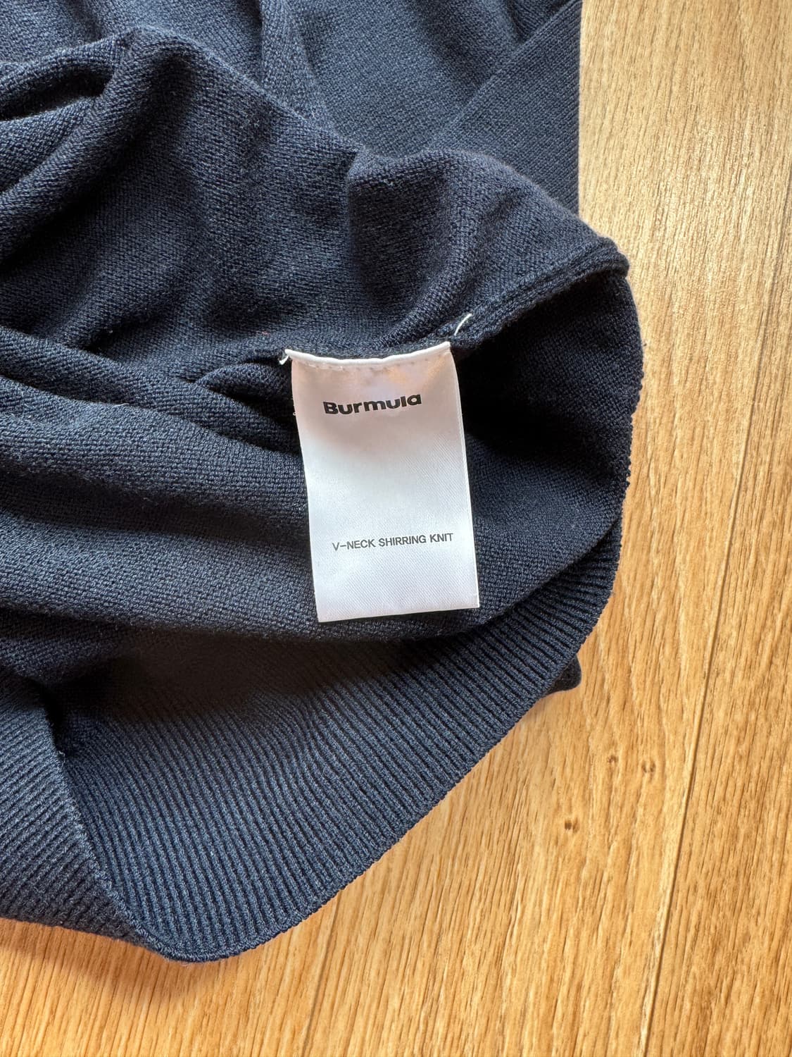 버뮬라 v neck shirring knit 상품이미지3