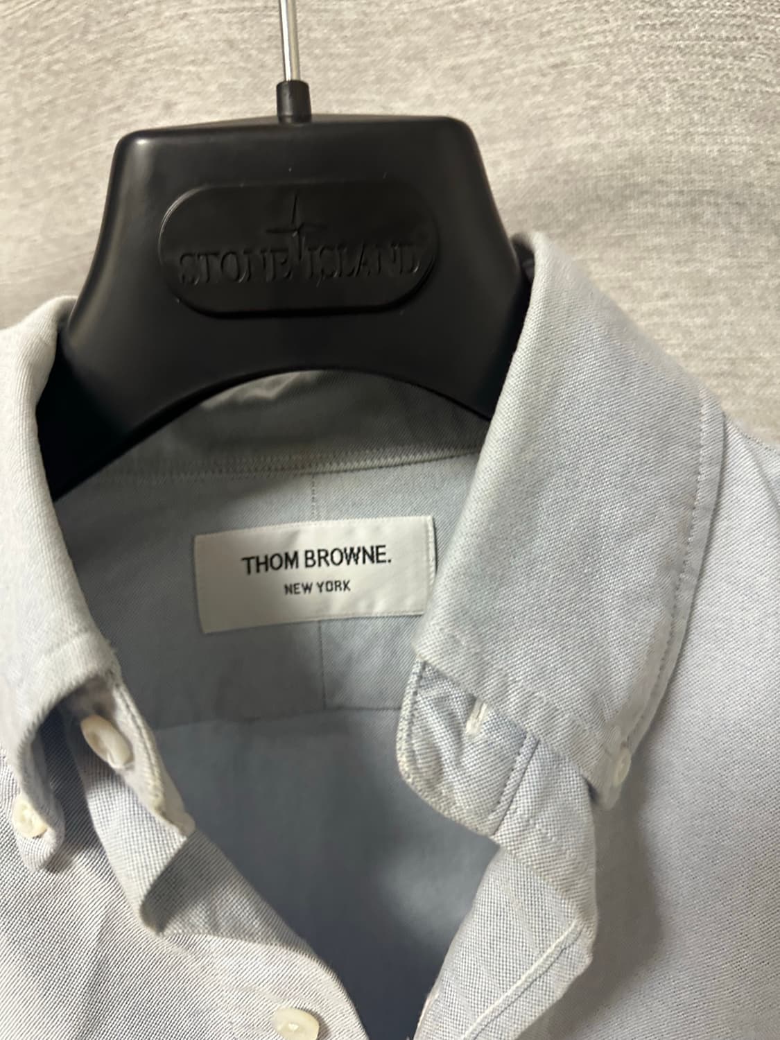 톰브라운 삼선 암밴드 셔츠 라이트블루 (1) 상품이미지3