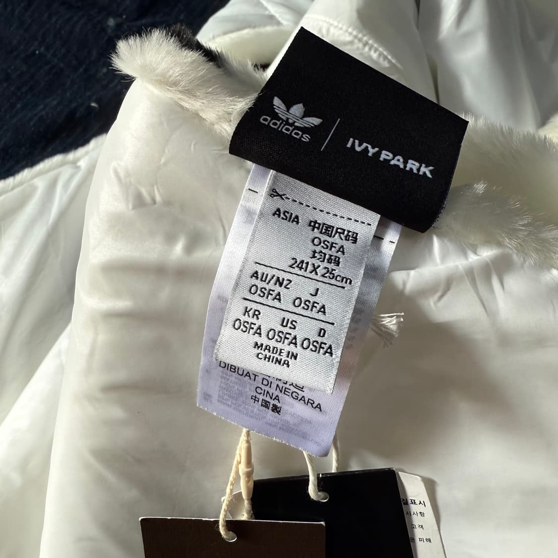 아디다스 x 아이비파크 리미티드 인조 퍼 스카프 상품이미지5