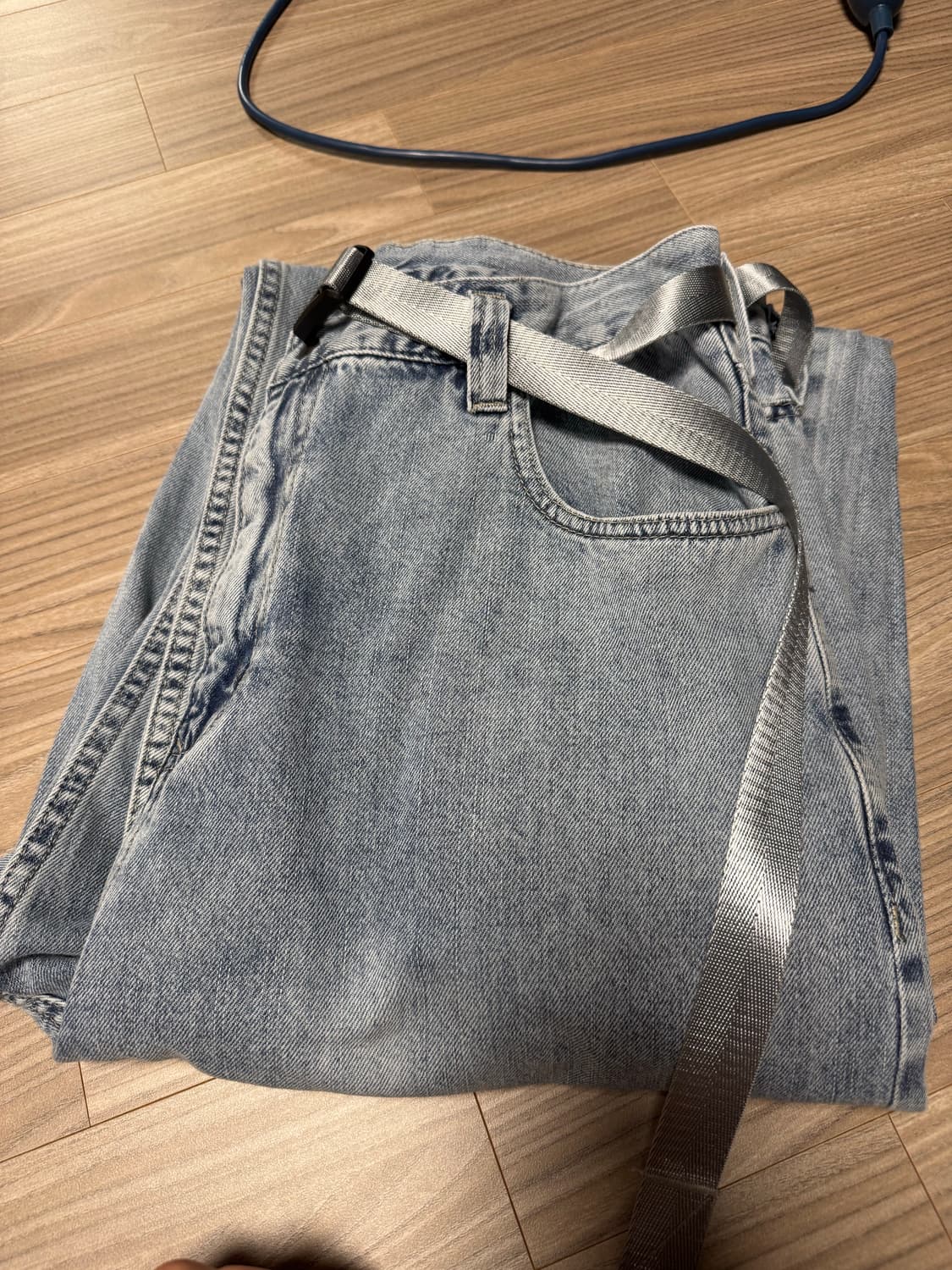 모이프 25ss 와이드 데님 블리치드 인디고 2사이즈  상품이미지4