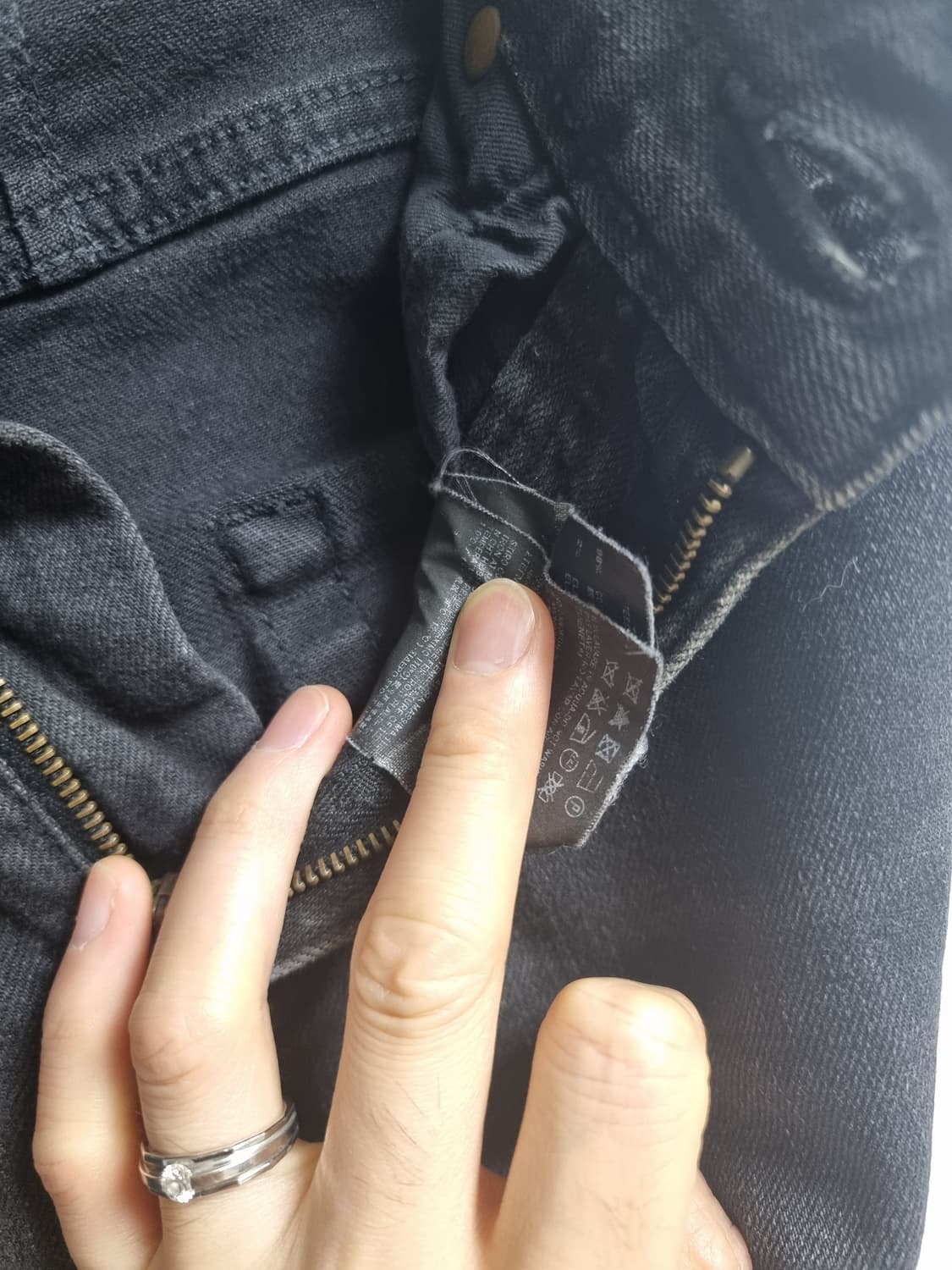 에디시즌 생로랑 무릎 디스진 무파진 블랙 상품이미지5