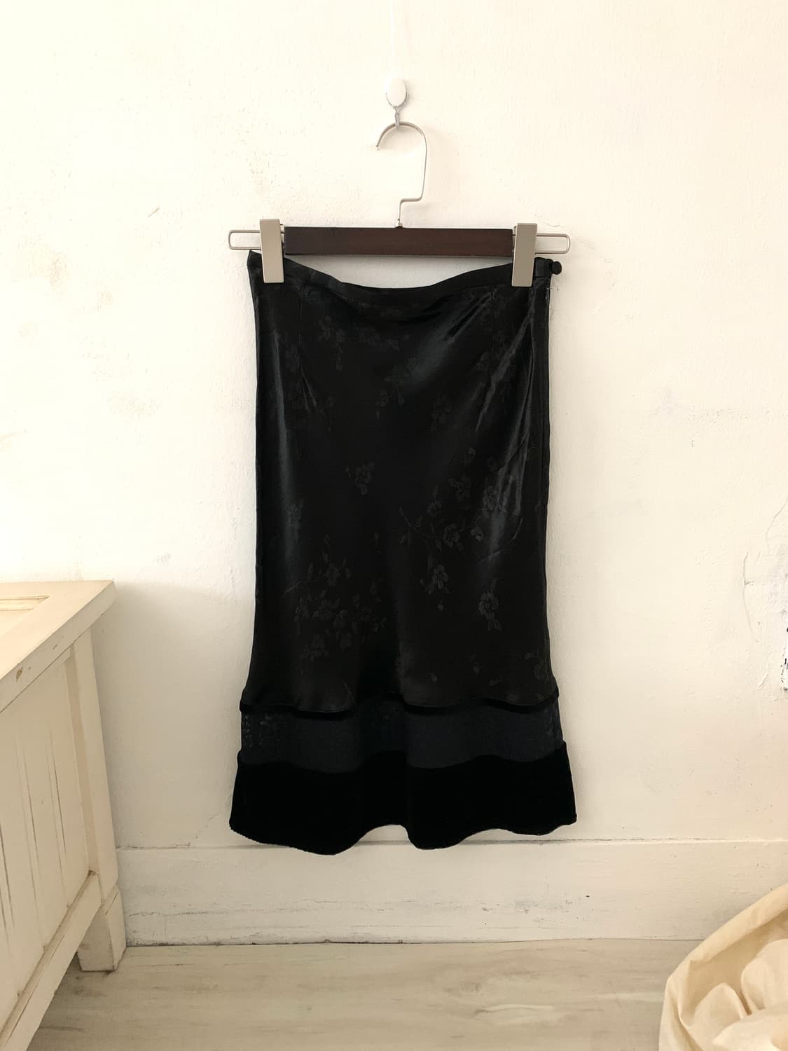 Black oriental print satin midi skirt(새상 상품이미지1