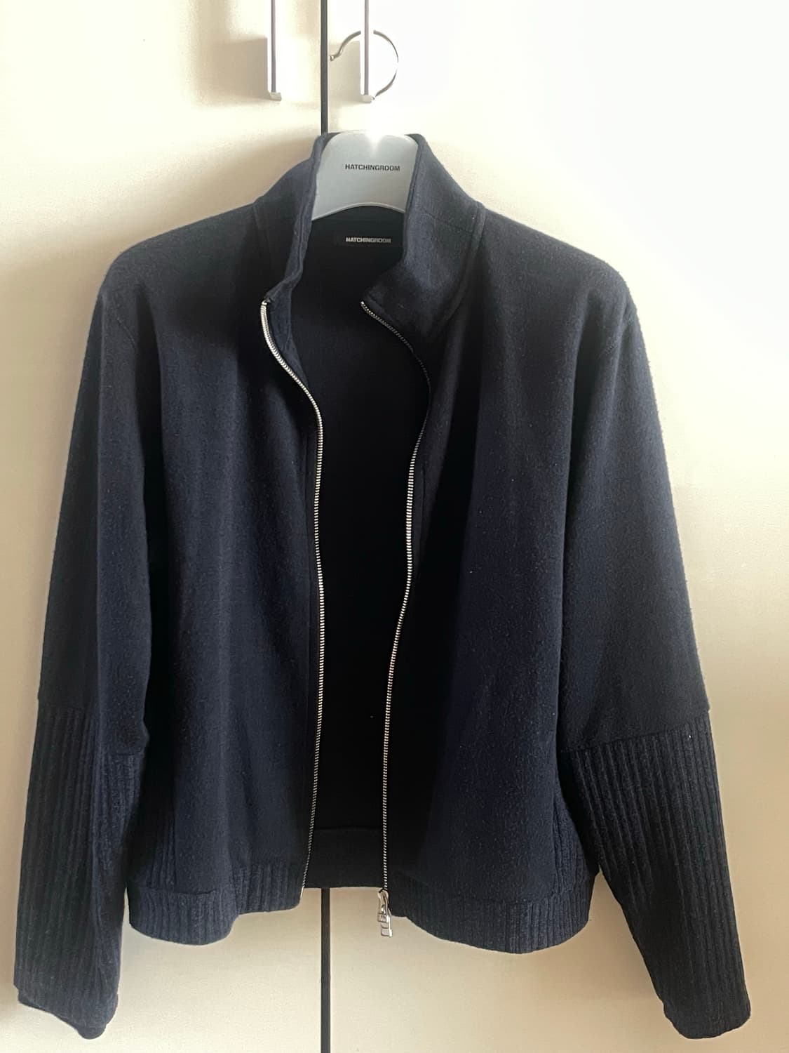 해칭룸 더블 슬리브 트랙 가디건 네이비 상품이미지2