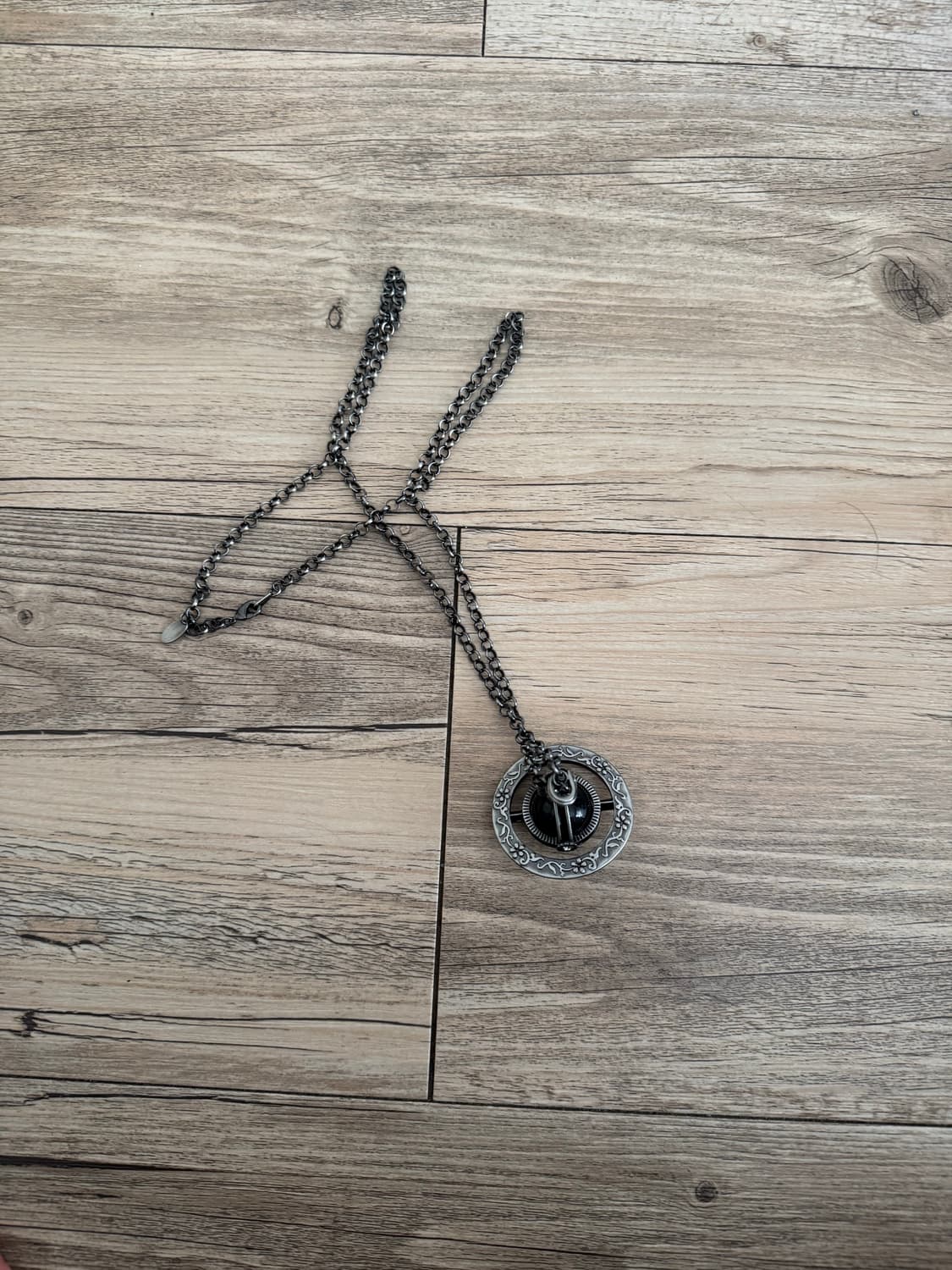 비비안 웨스트 우드 검정 목걸이 상품이미지1