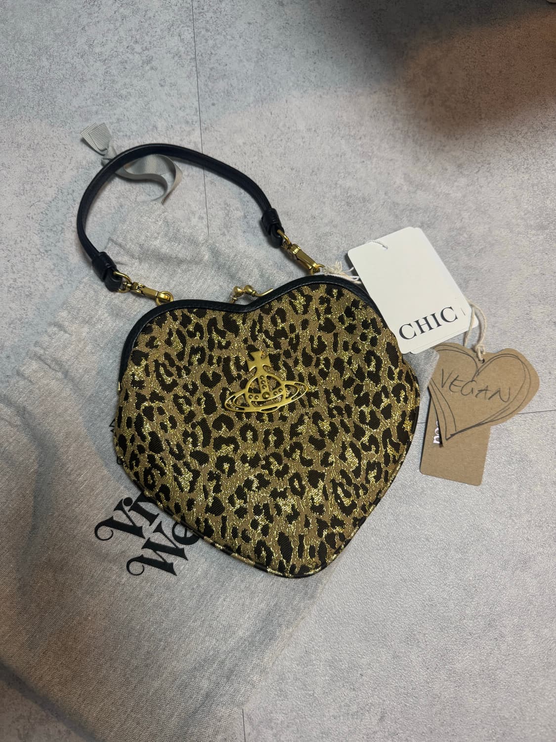 비비안웨스트우드 벨 하트 프레임 퍼스 백 상품이미지1