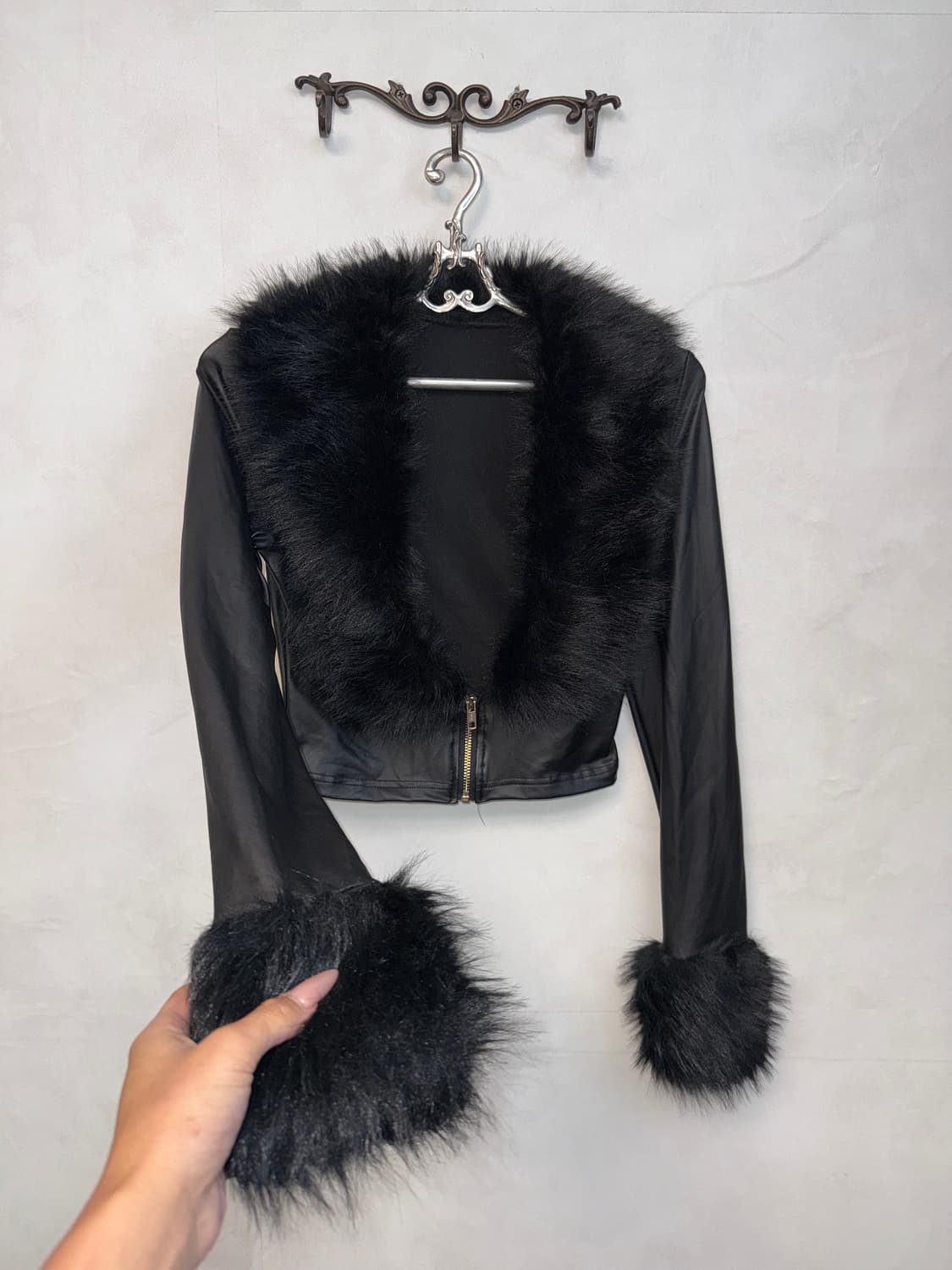 Black eco leather fur detail crop jacket 상품이미지2