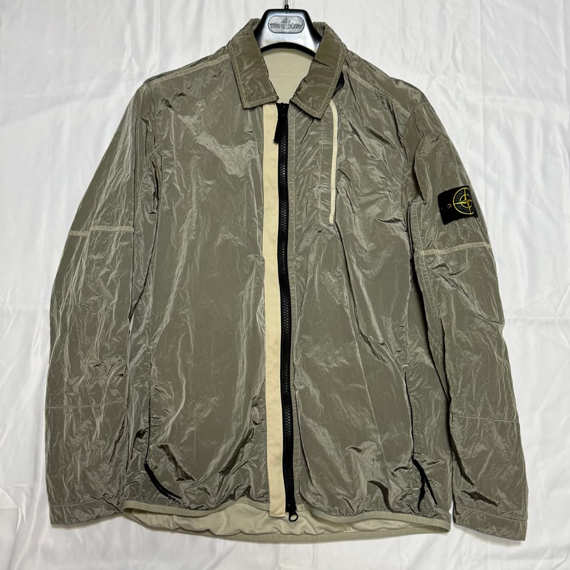 [L] 18FW 스톤아일랜드 나일론메탈 오버셔츠 베이지 상품이미지1