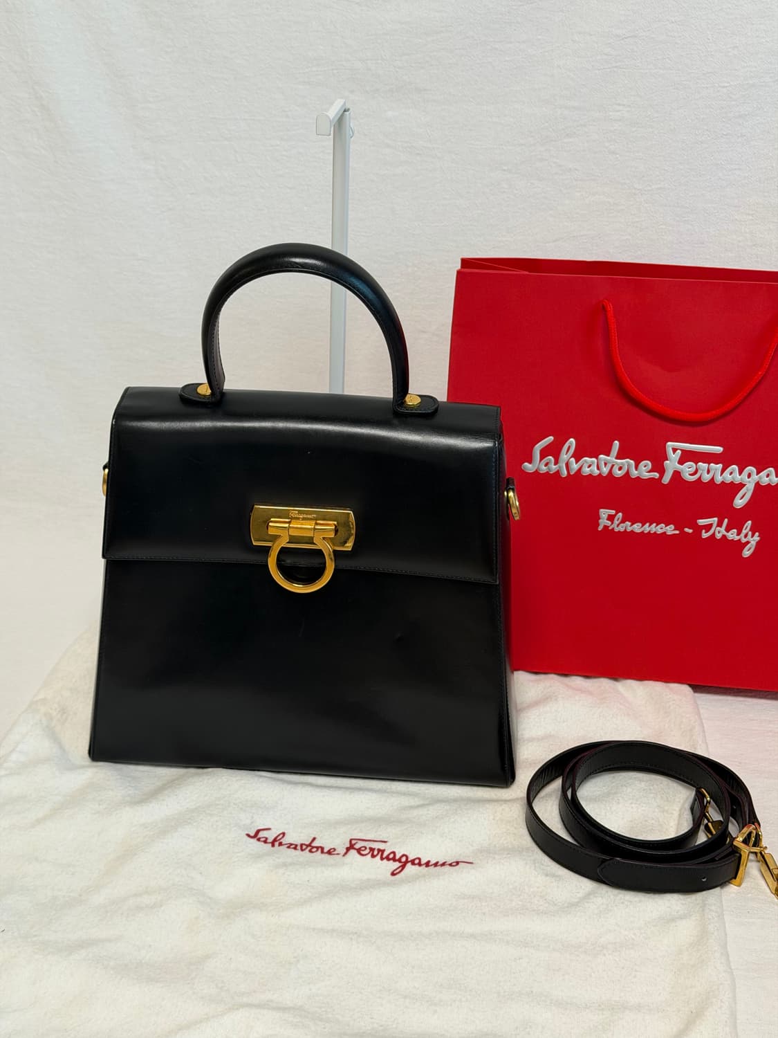 정품 페라가모 블랙 미디움 간치니백 탑핸들백 토트백 핸드백 차정원백 때 상품이미지2