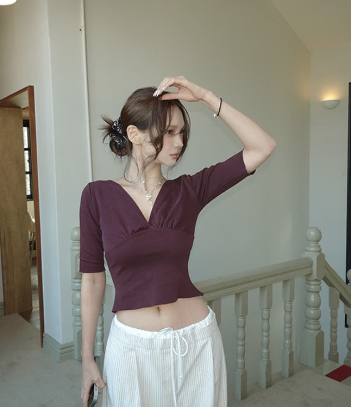 아이보렛 셔링브이넥 티 버건디 lvolette  상품이미지2