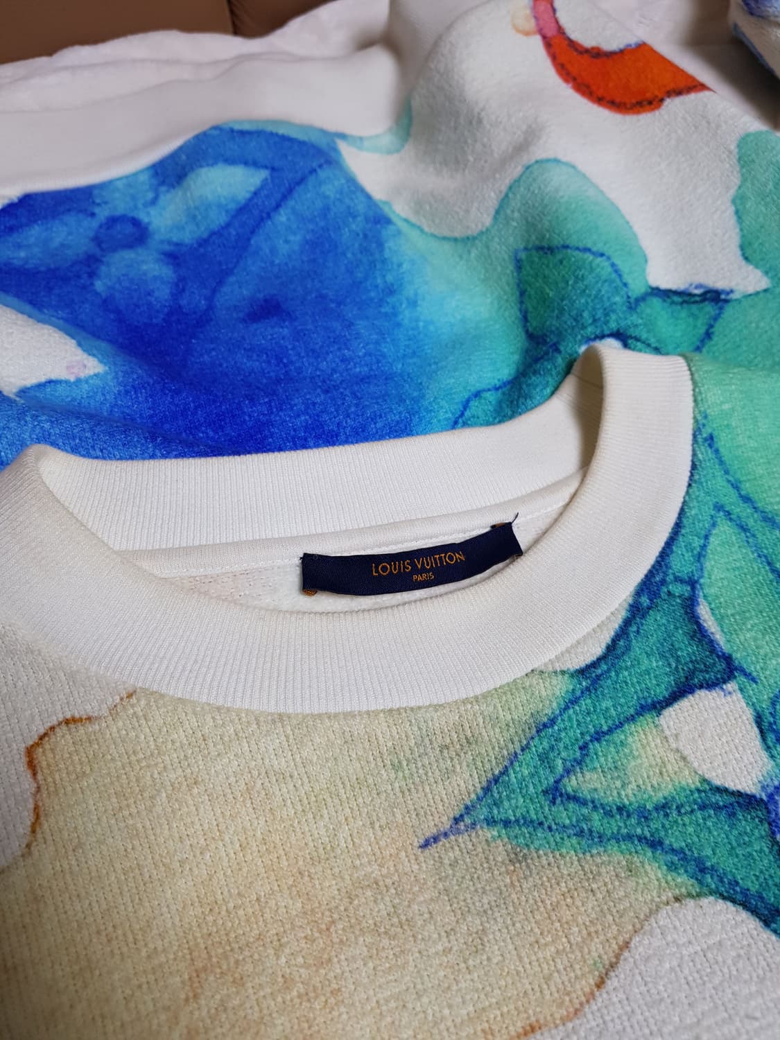 루이비통 워터컬러 모노그램 니트 맨투맨 상품이미지6