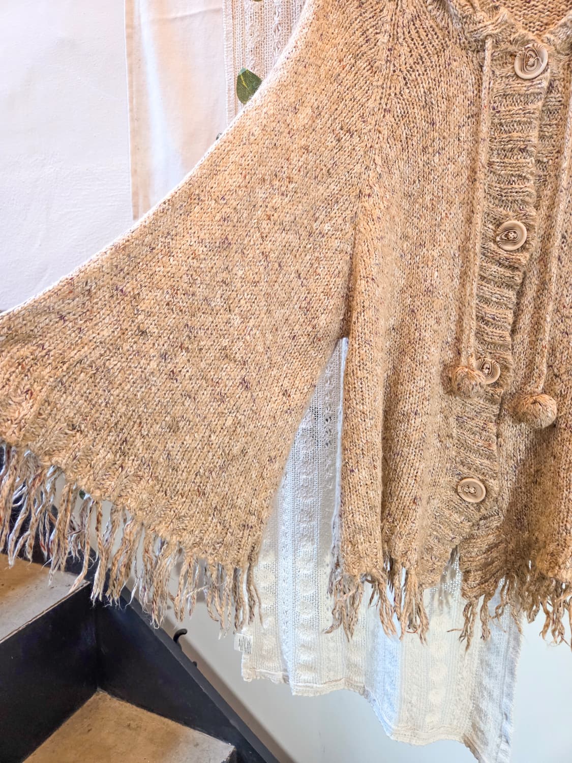 케이프핏 밑단 태슬 보카시 가디건 상품이미지4