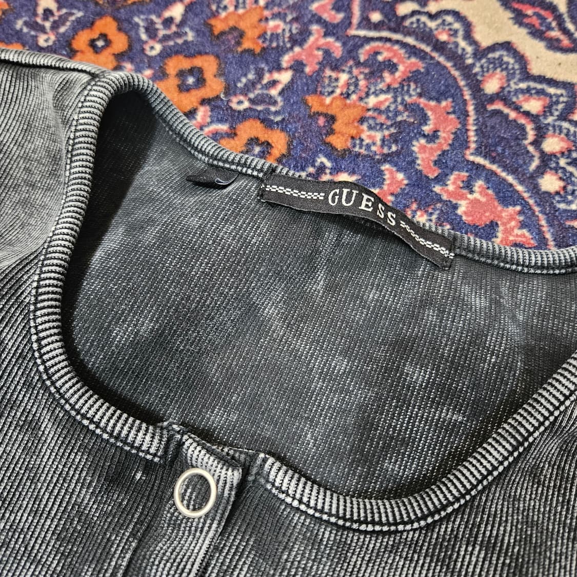 게스(GUESS) Y2K 워시드 커스텀 골지 반팔 XS size 상품이미지5