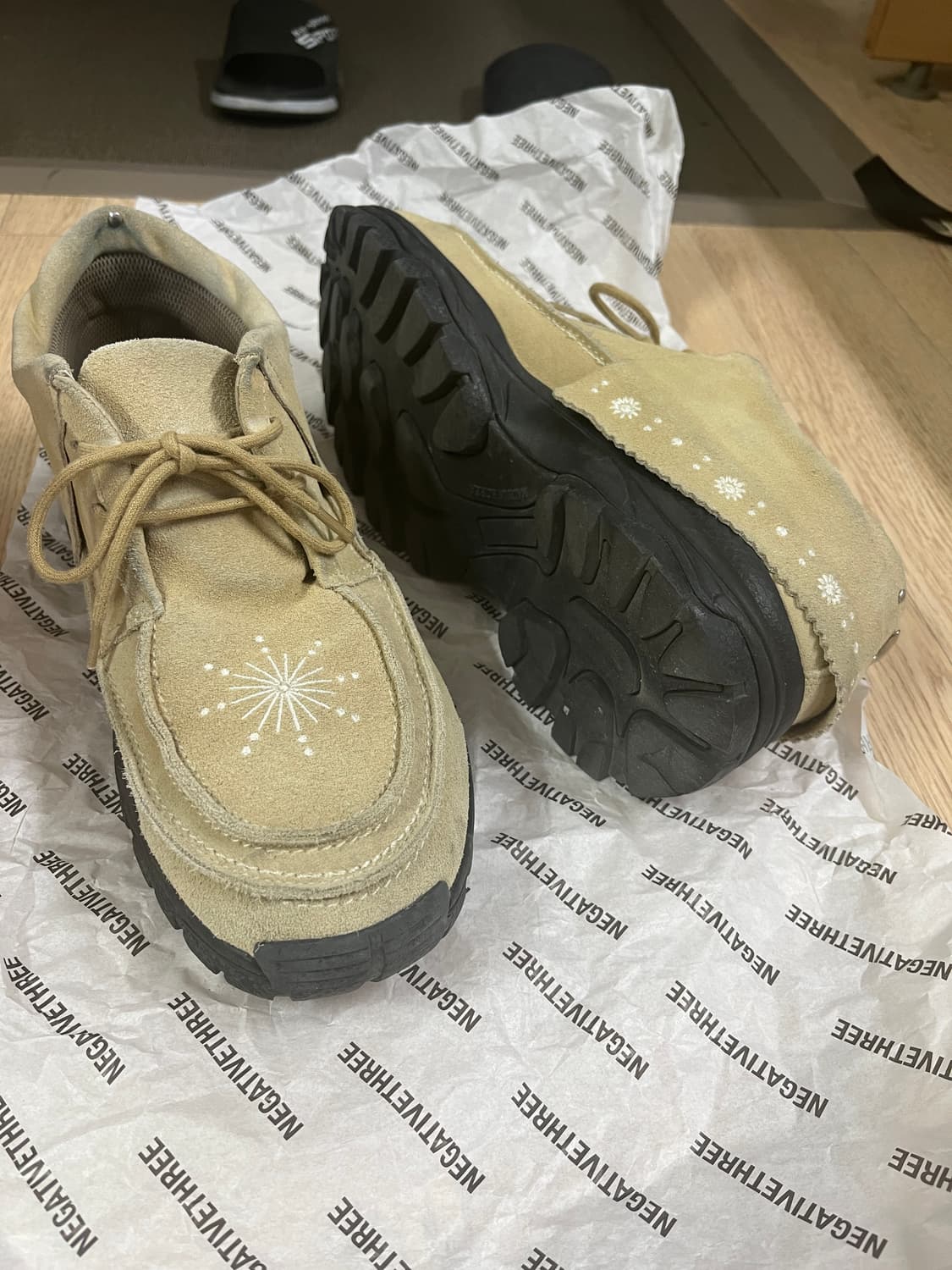 밀로아카이브 네거티브쓰리 크레센도 데저트 부츠 베이지 상품이미지4