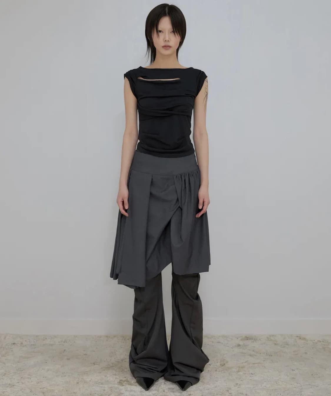 플레어업 Draped Roll-Up T-Shirt 블랙 상품이미지3