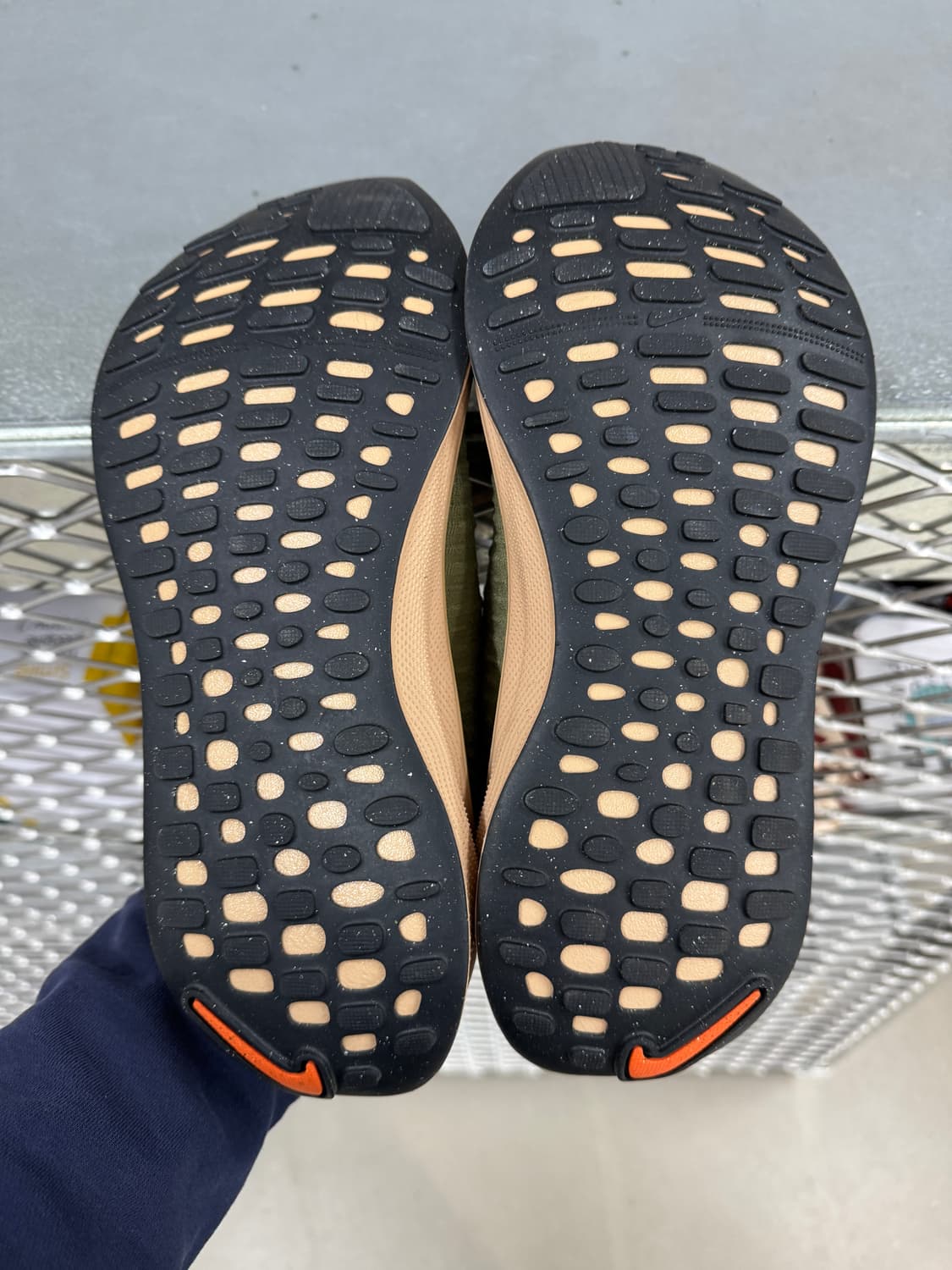 나이키 인피니티 런4 올리브 270 상품이미지8