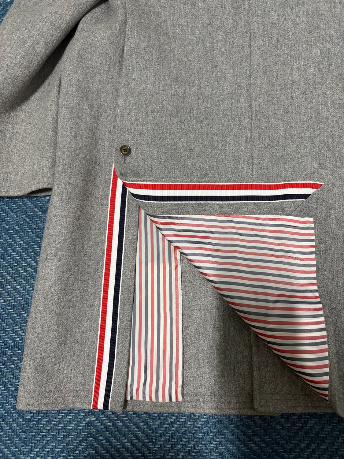 [백화점판] 톰브라운 천연모피 카라 울 코트 1사이즈 상품이미지5