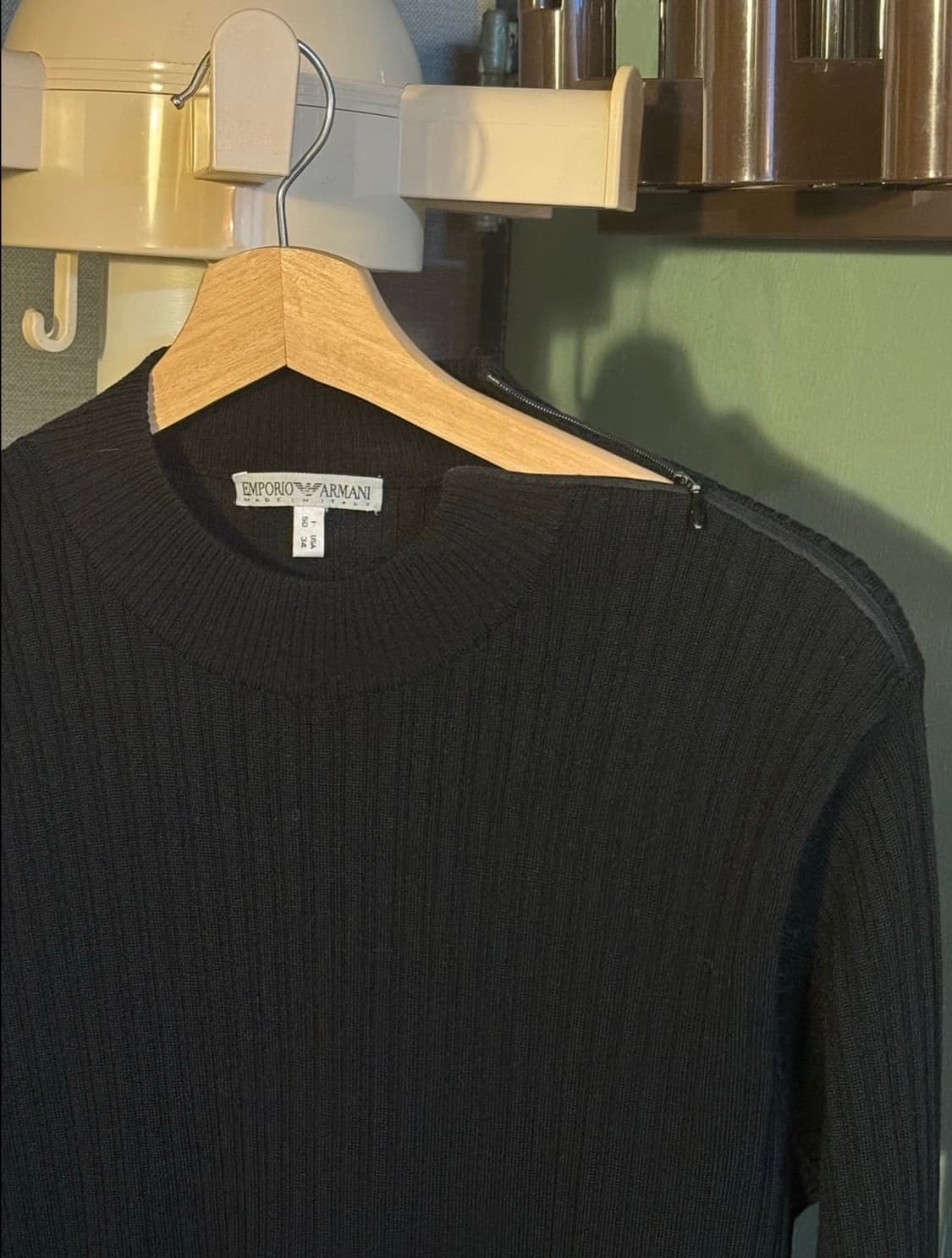 엠포리오 아르마니 어깨 절개 니트 상품이미지3