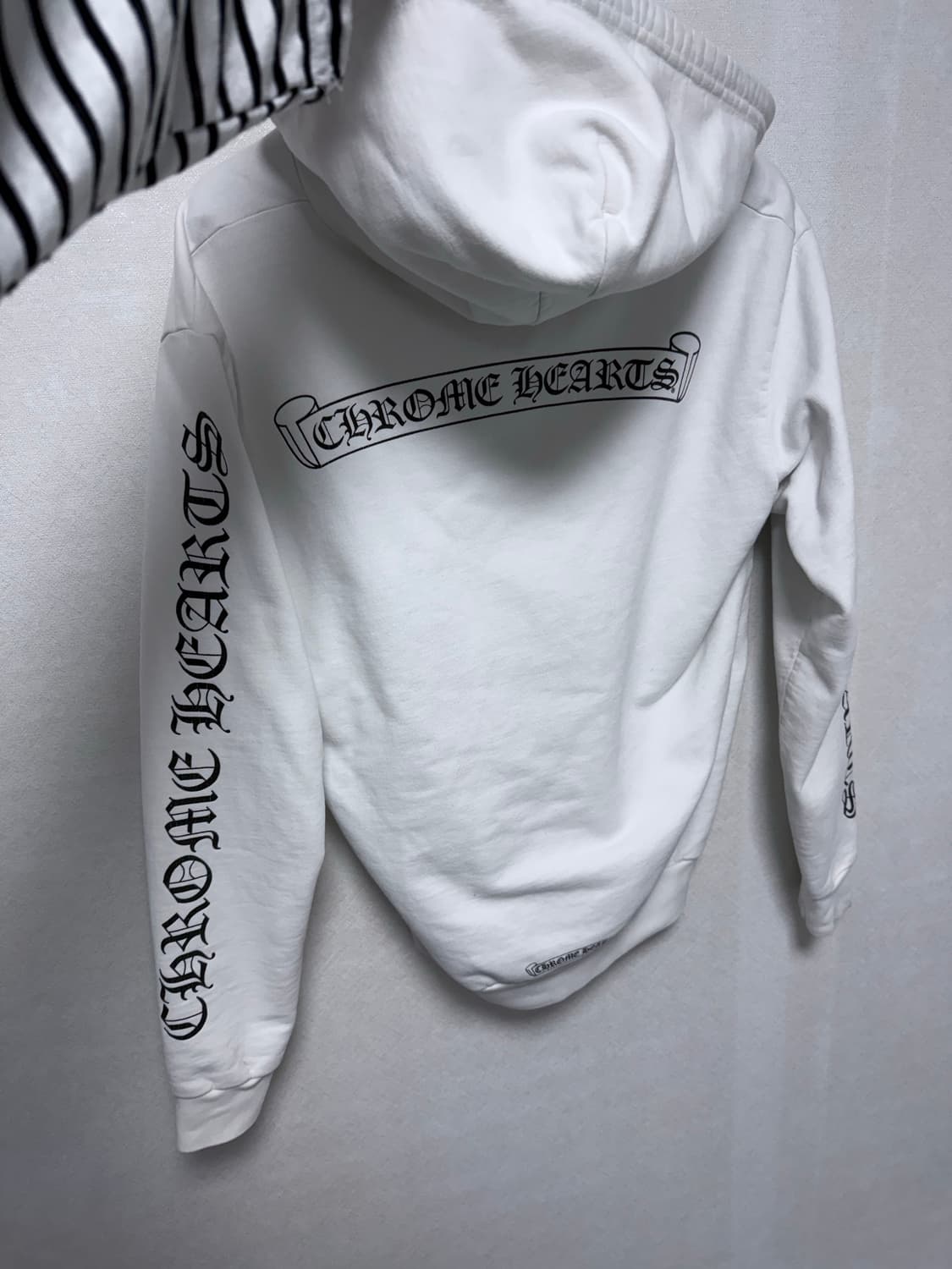 [이틀판매] 크롬하츠 스크롤 레터링 화이트 후드집업 M 상품이미지2