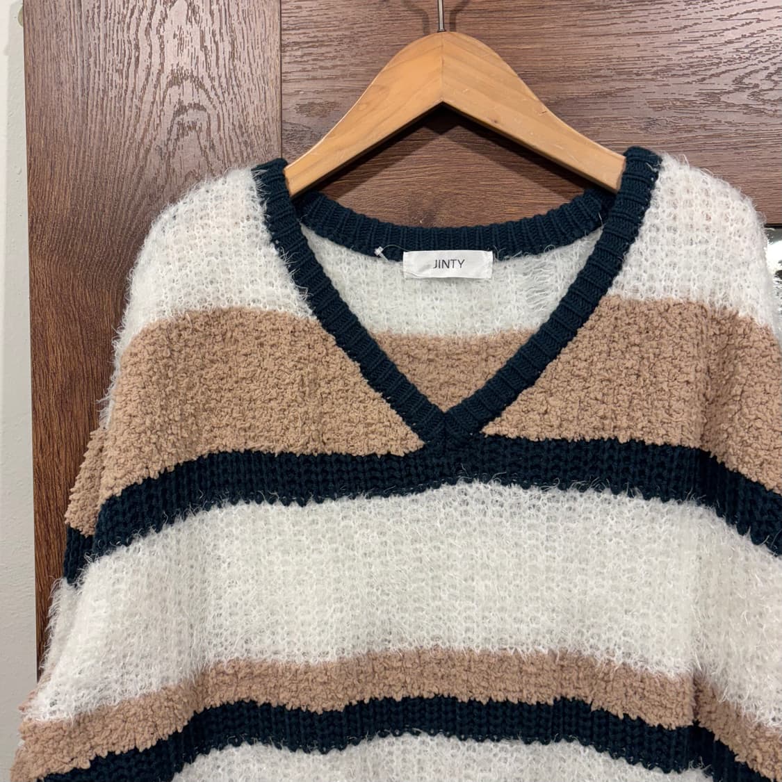 일본 빈티지 루즈핏 브이넥 배색 스트라이프 퍼 니트 상품이미지3