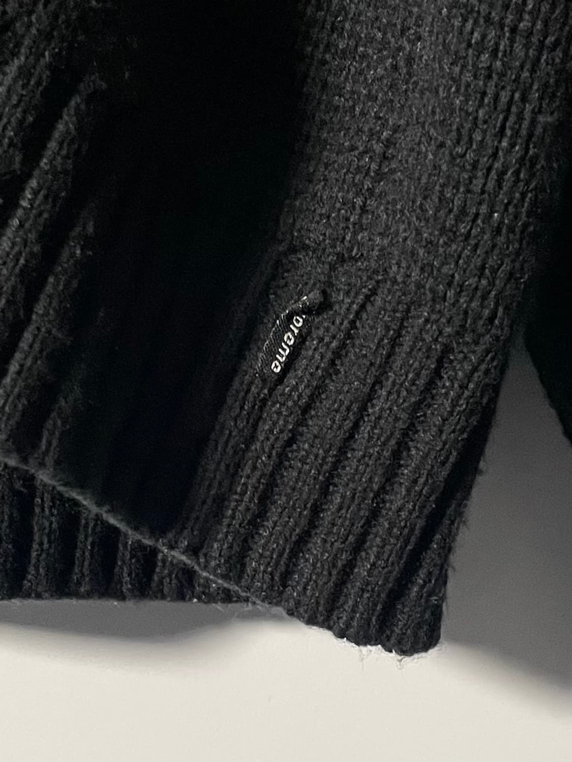 23FW 슈프림 체스트 스트라이프 블랙 니트 (on.379)  상품이미지4