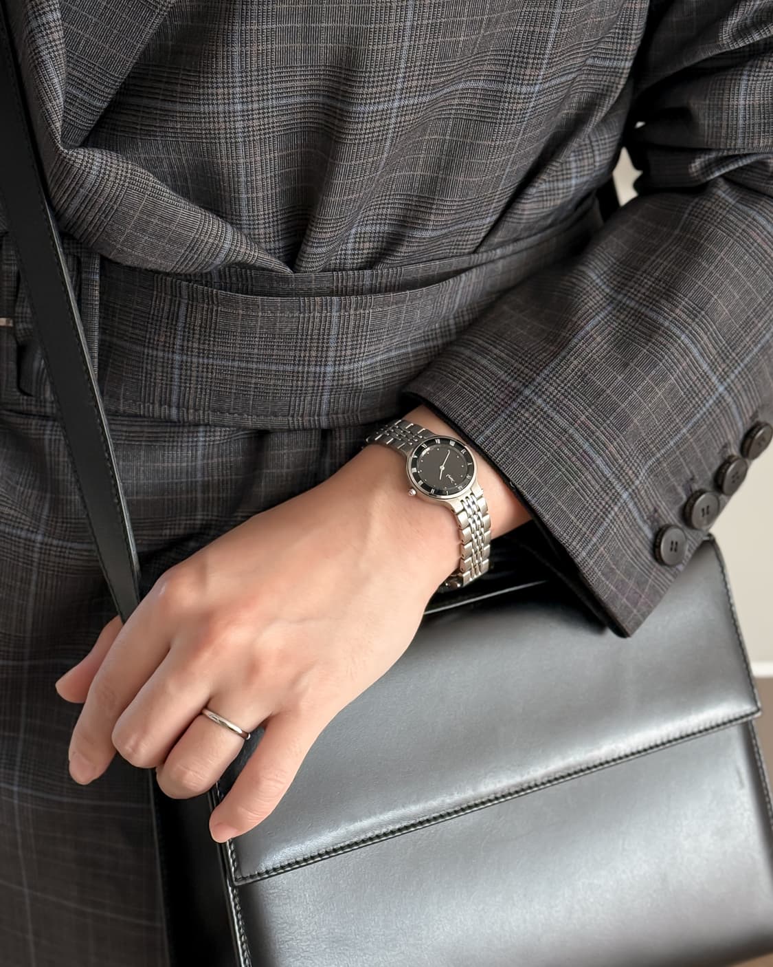 입생로랑 라운드 풀메탈 시계 상품이미지6