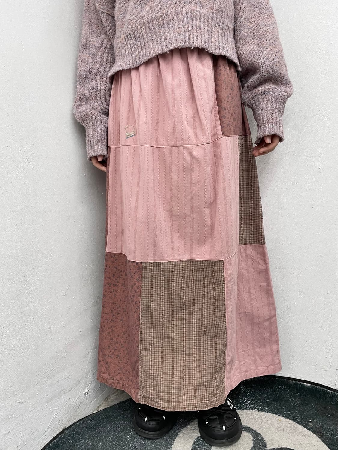 핑크 자수 패치 디테일 롱스커트 상품이미지1