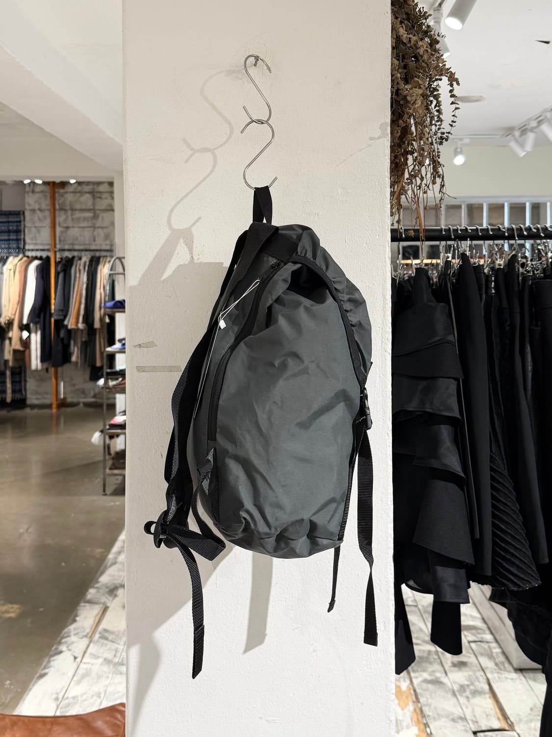 mhl 그레이 나일론 버클 백팩 상품이미지4