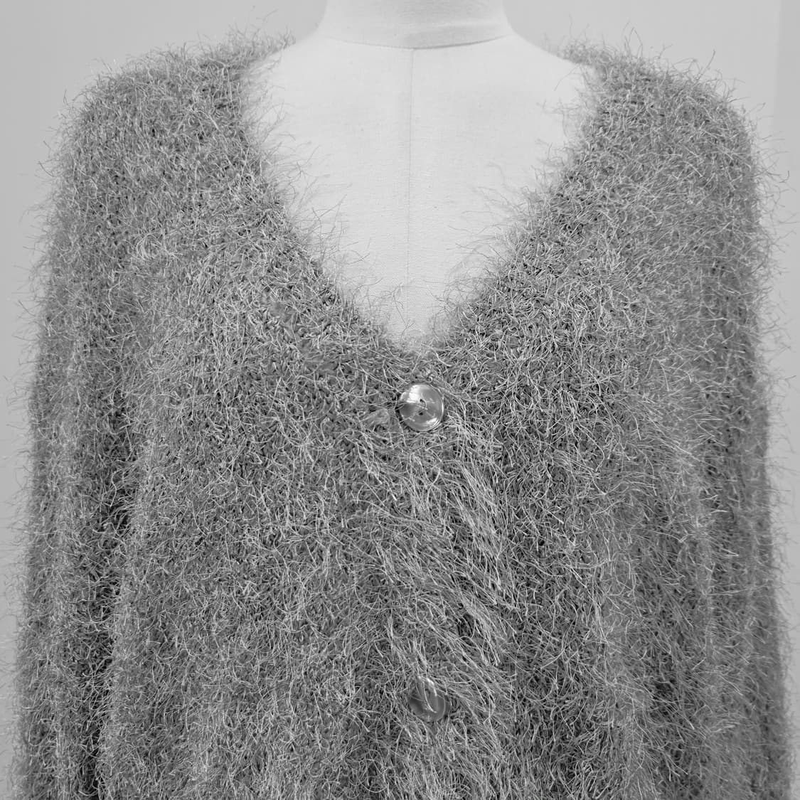 실버그레이 헤어리 브이넥 크롭 가디건 상품이미지3