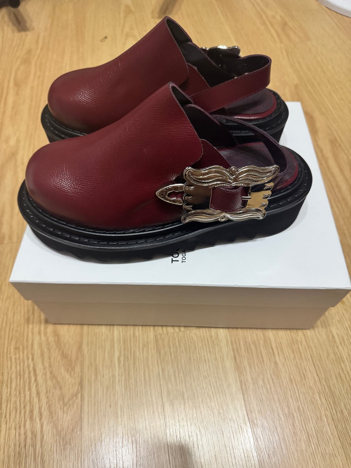 토가 풀라 레더 샌들 상품이미지1