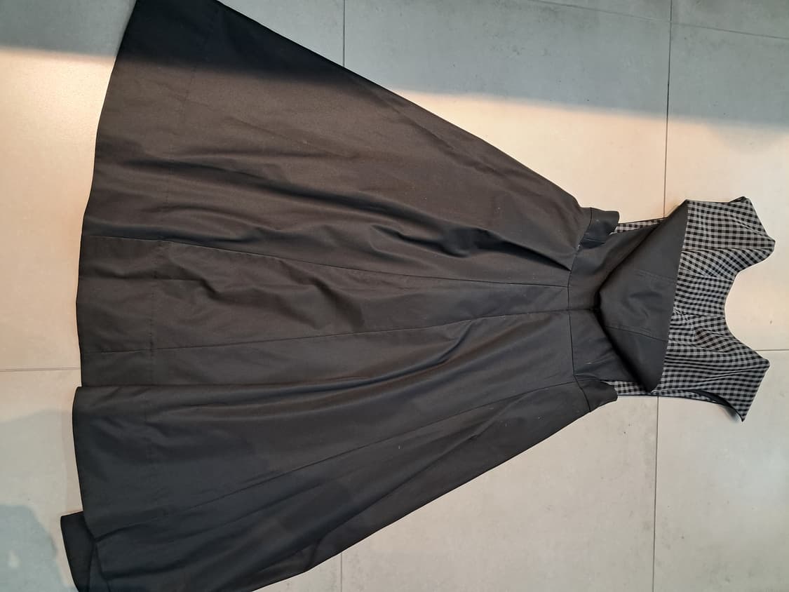 럭키슈에뜨 블랙 엘리스 컬랙션 한소희 원피스 상품이미지4