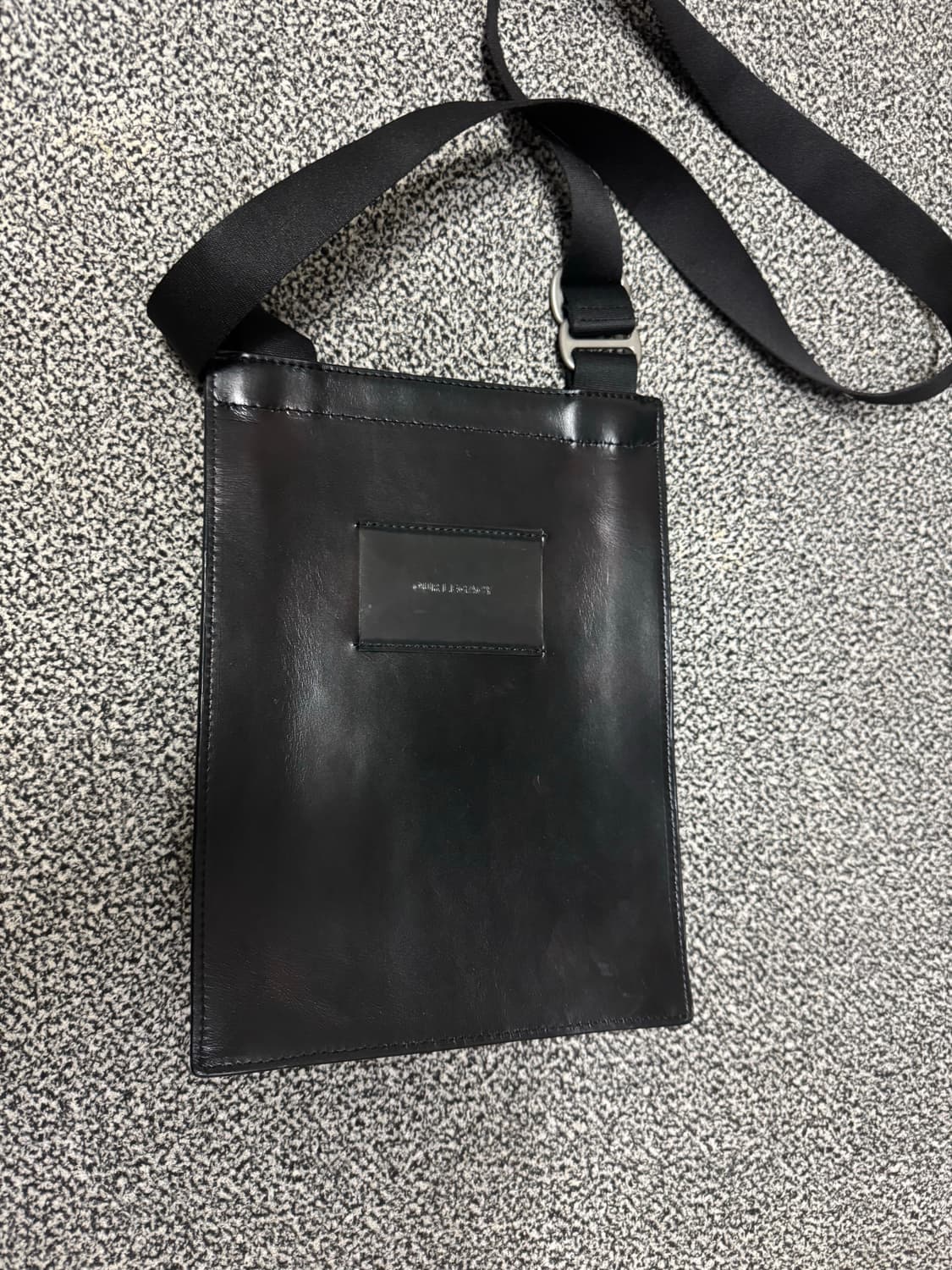 아워레가시 아몬 레더 크로스백(블랙) 상품이미지3