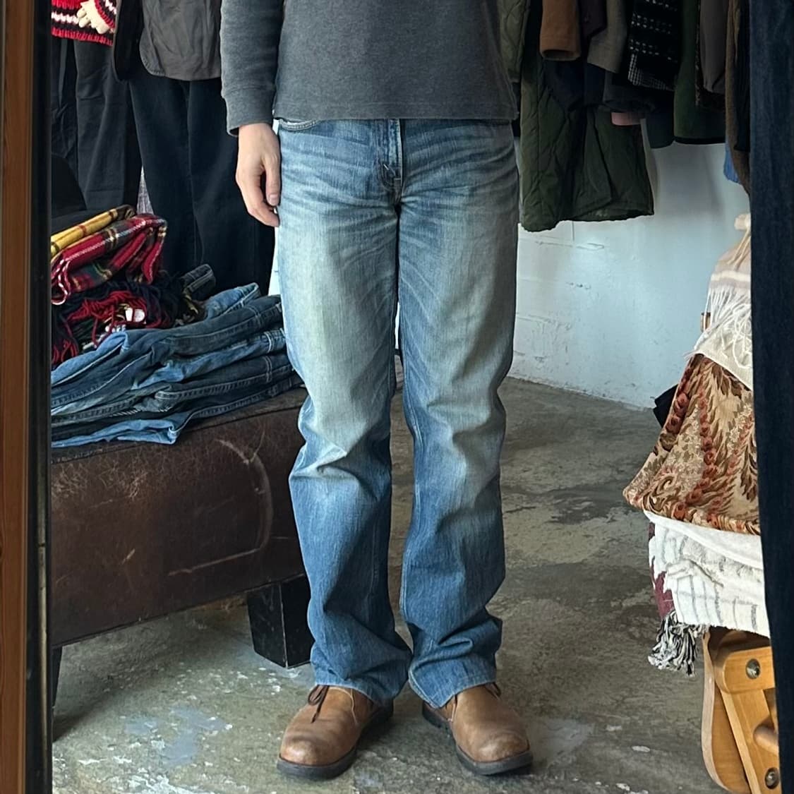 (착용컷) 리바이스 502 (남성용 33) 상품이미지3