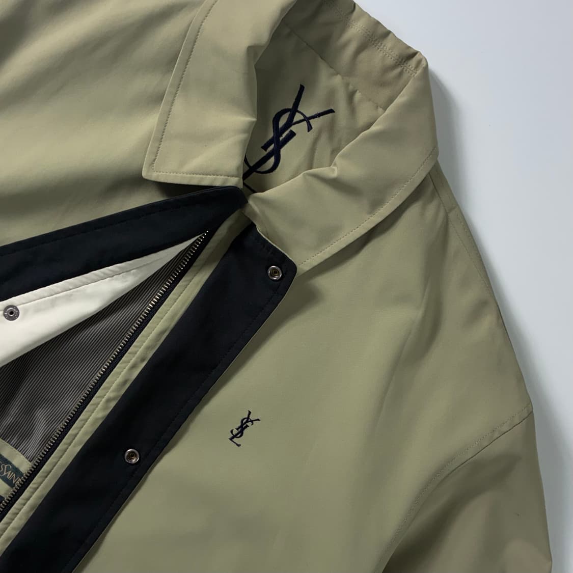Yves Saint Laurent  입생로랑 베이지 스윙탑 코치 자켓 상품이미지4
