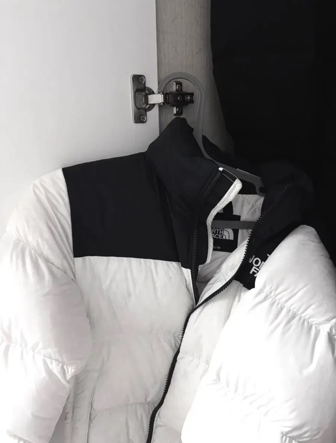 노스페이스 화이트 블랙 패딩 상품이미지1