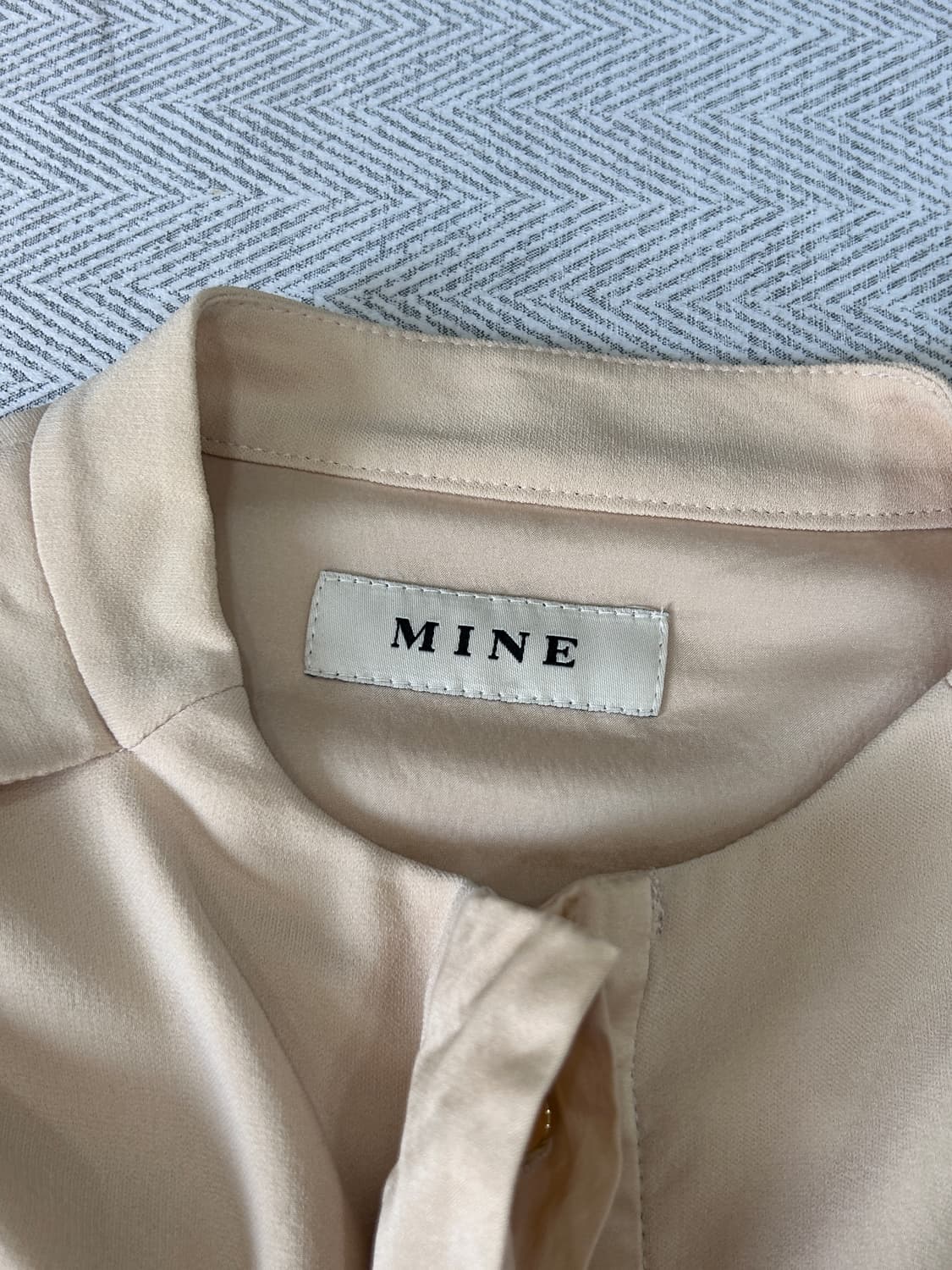 한섬 마인 MINE 실크 블라우스 금장단추 M 상품이미지7