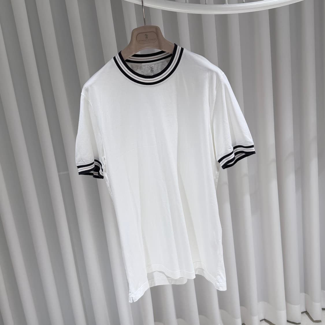 (A+/L) / 브루넬로쿠치넬리 스트라이프 트리밍 코튼 저지 반팔 티셔츠 상품이미지3