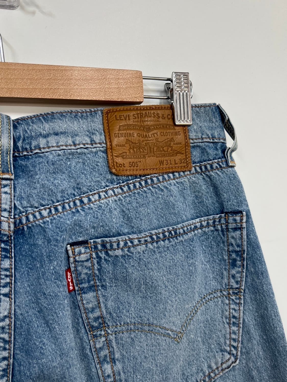 리바이스 505 프리미엄 와이드핏 연청 데님 팬츠 상품이미지2