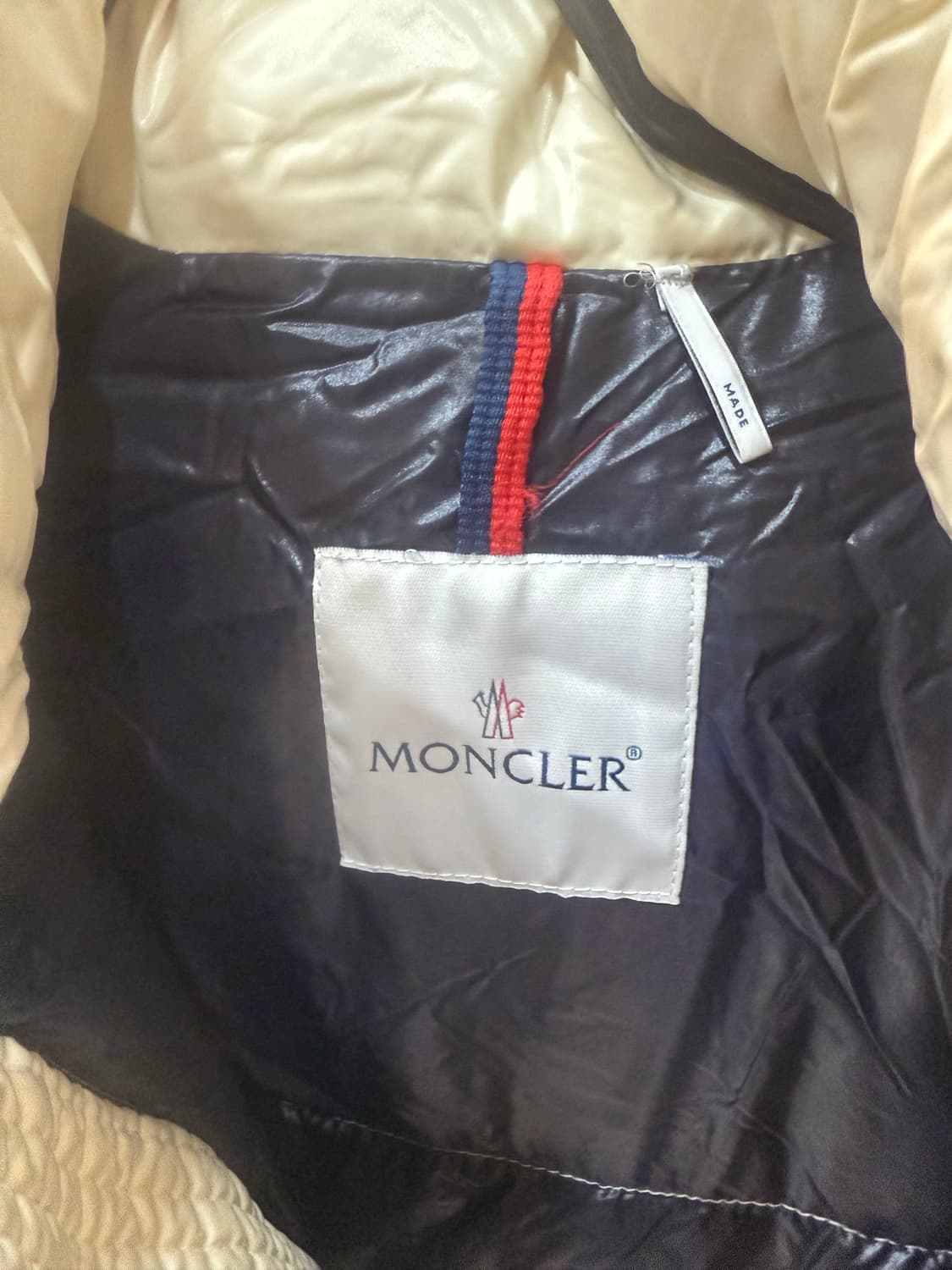 00/44 정품 몽클레어 마야 후드패딩 팝니다 상품이미지3