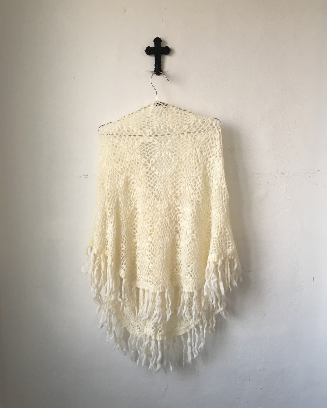 Pom pom fringe knit cape 상품이미지5