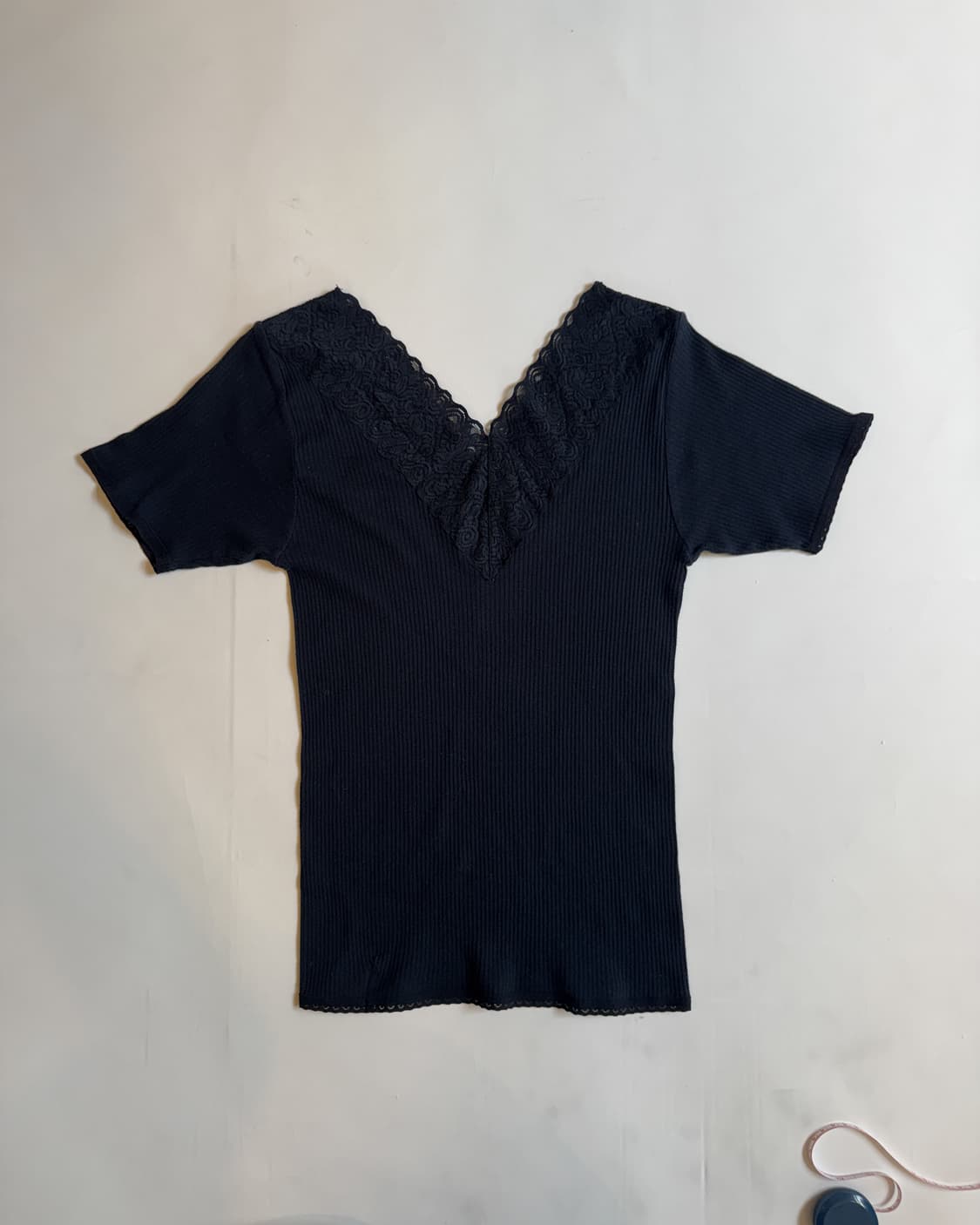 Black V-Neck Lace Ribbed Top 상품이미지1
