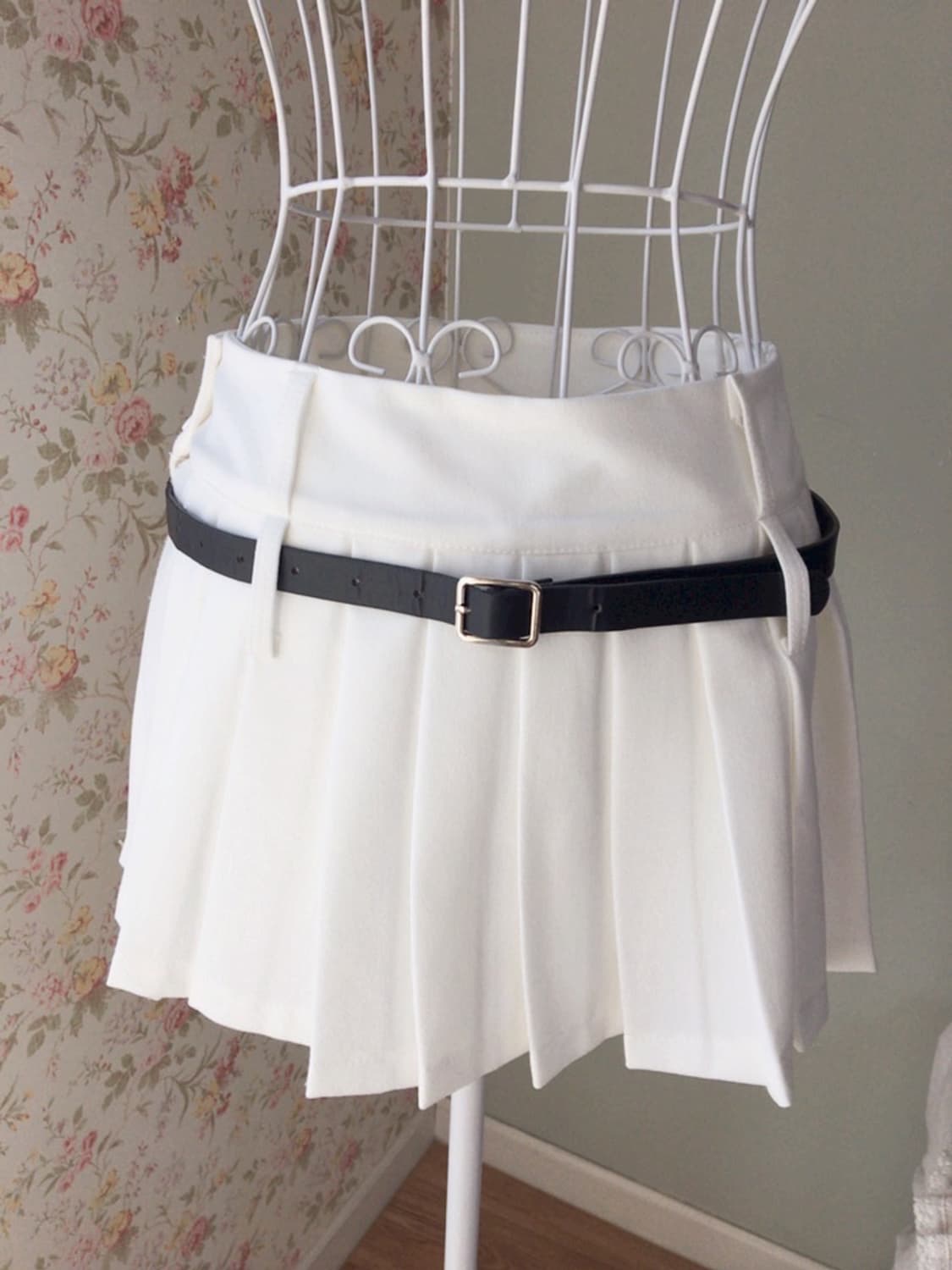 벨트 플리츠 미니 스커트 팬츠 화이트 상품이미지4