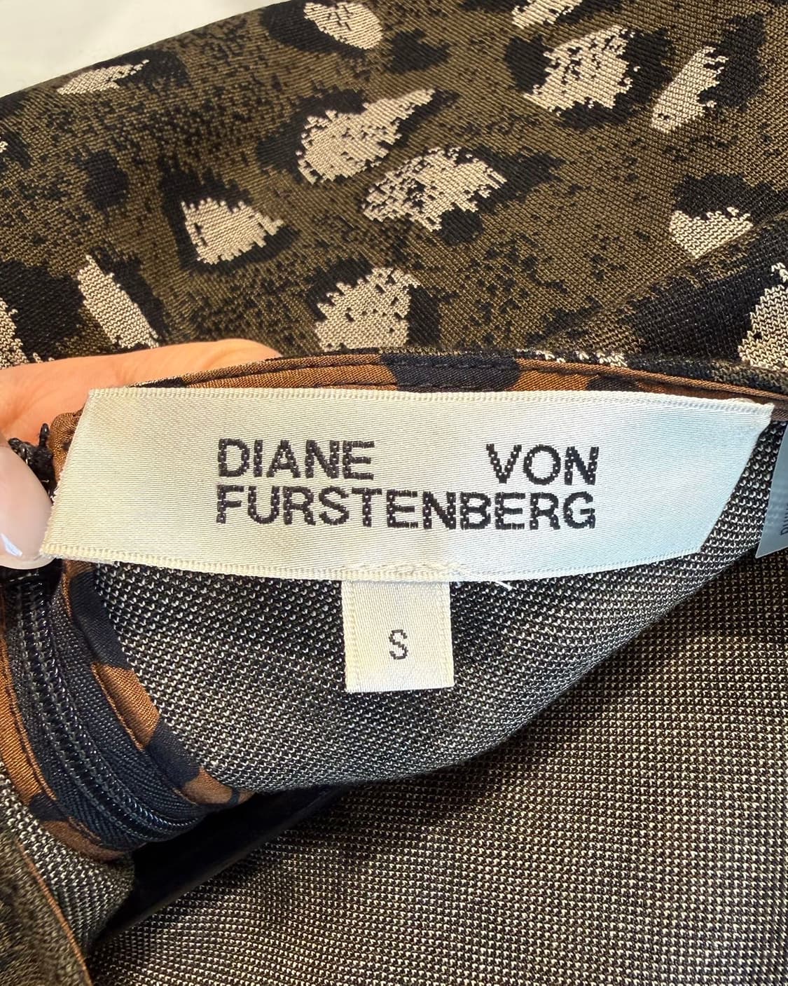 다이앤 본 퍼스텐버그 카키브라운 레오파드 롱슬리브 상품이미지8