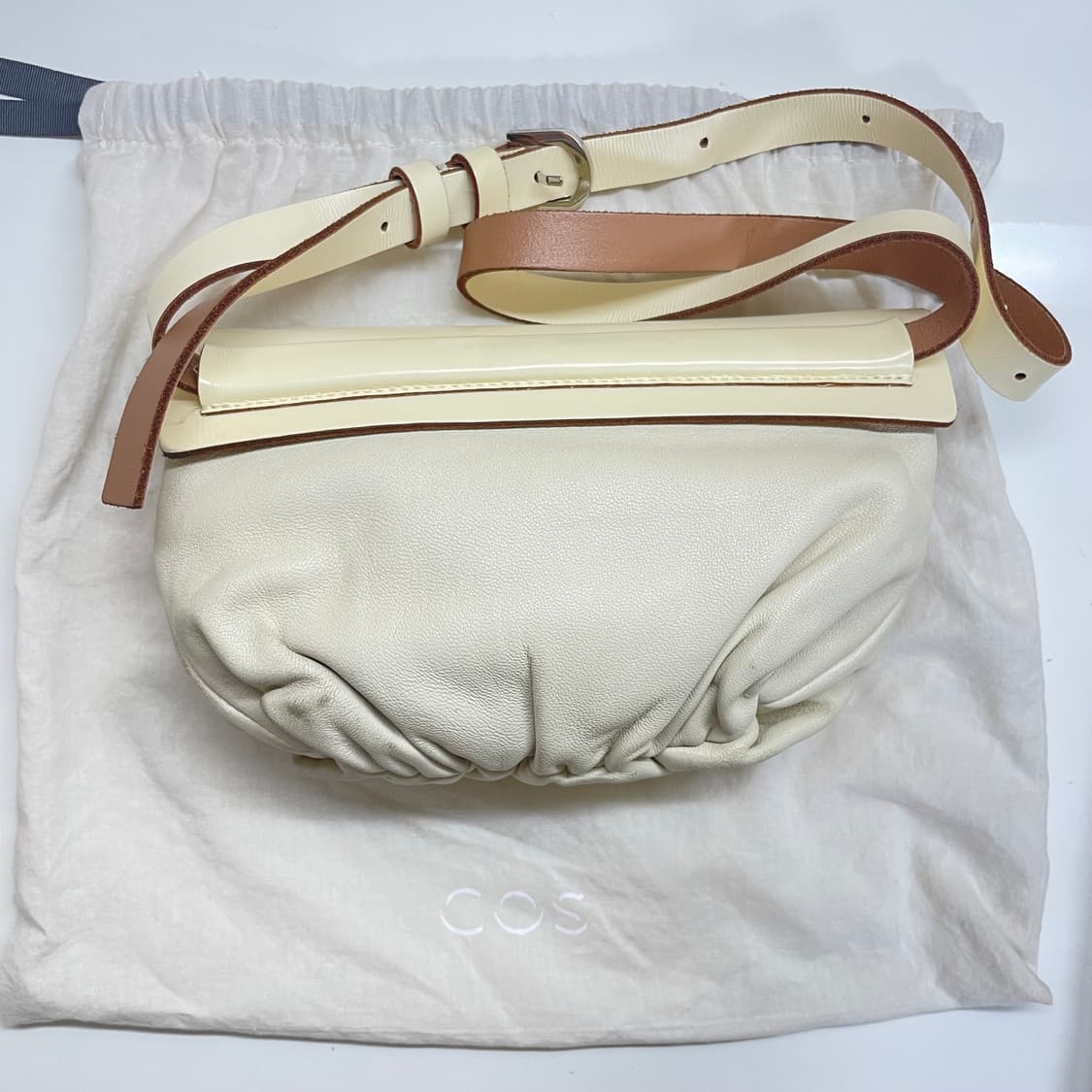 코스 레더 벨트백 상품이미지6